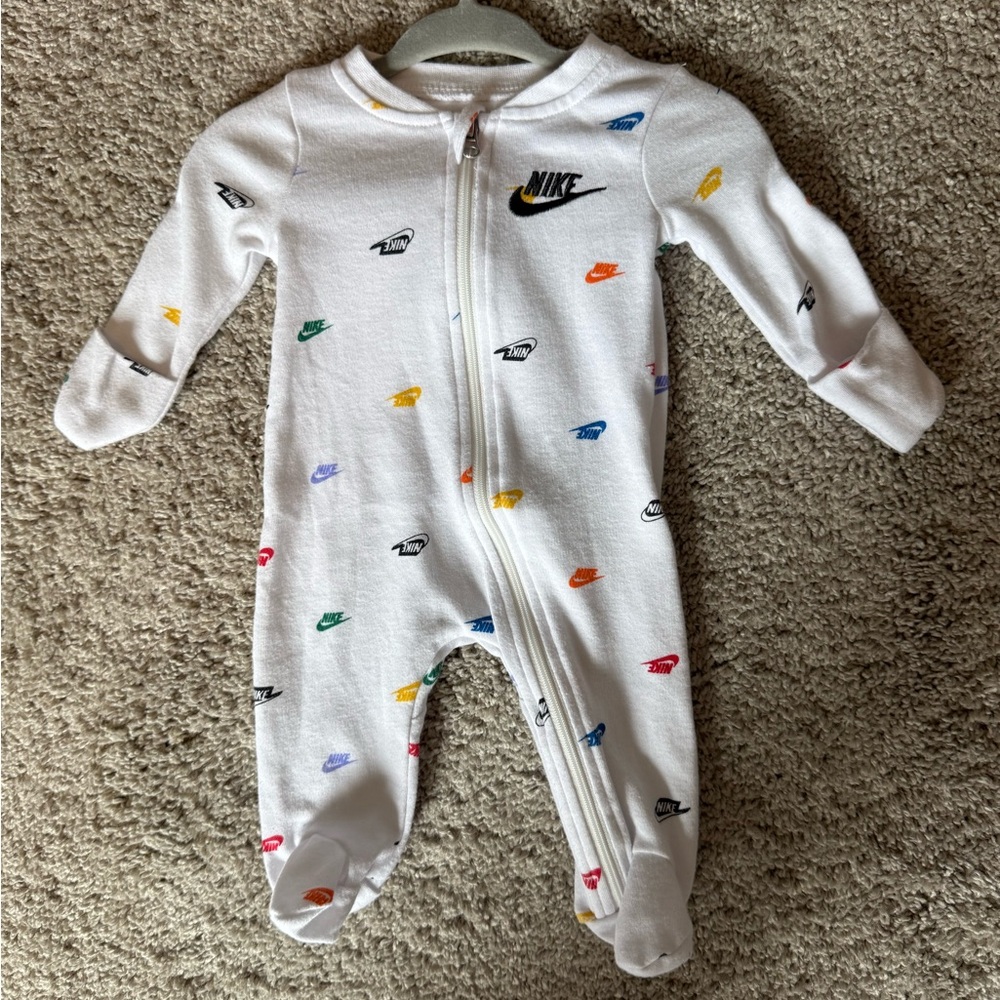 Nike Kids White Multicolor Logo Footie